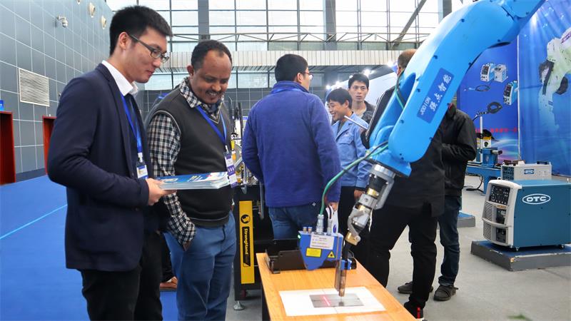 转载－【广播宝鸡·快讯】第二届中国（宝鸡）国际机器人暨智能制造展览会开幕(图3)